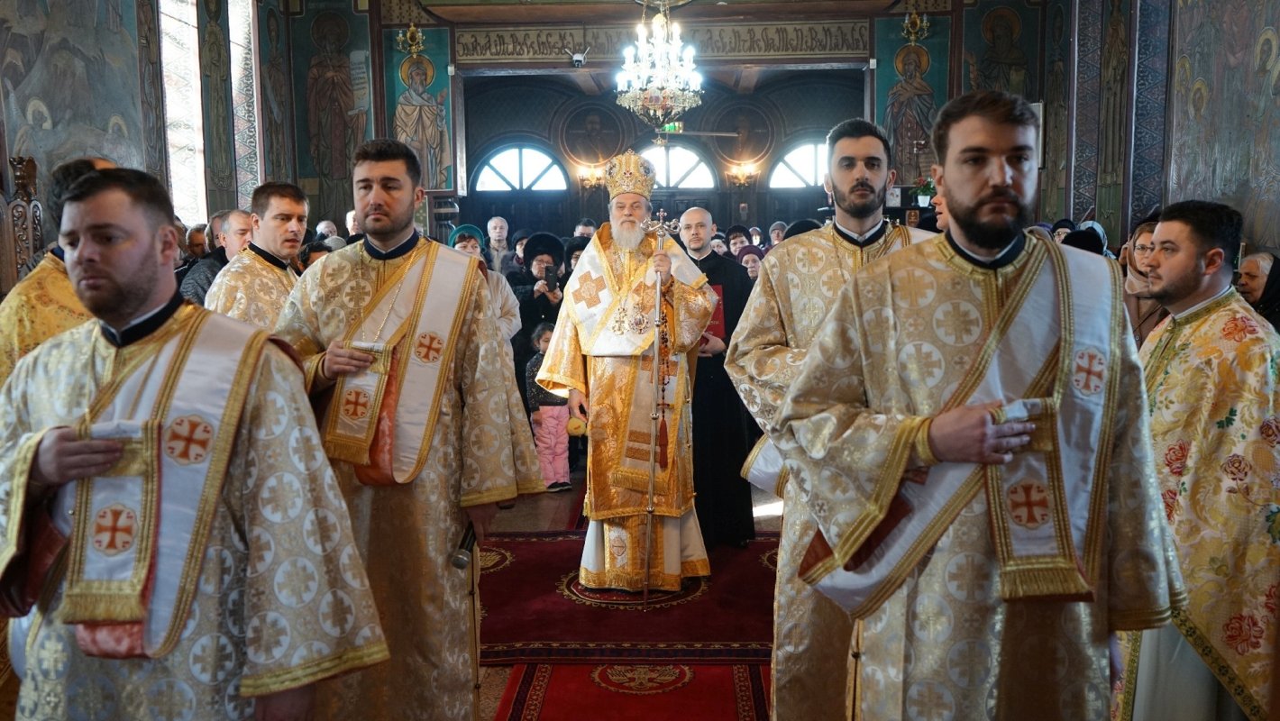 Rugăciune în mijlocul credincioșilor din Călărași 243768