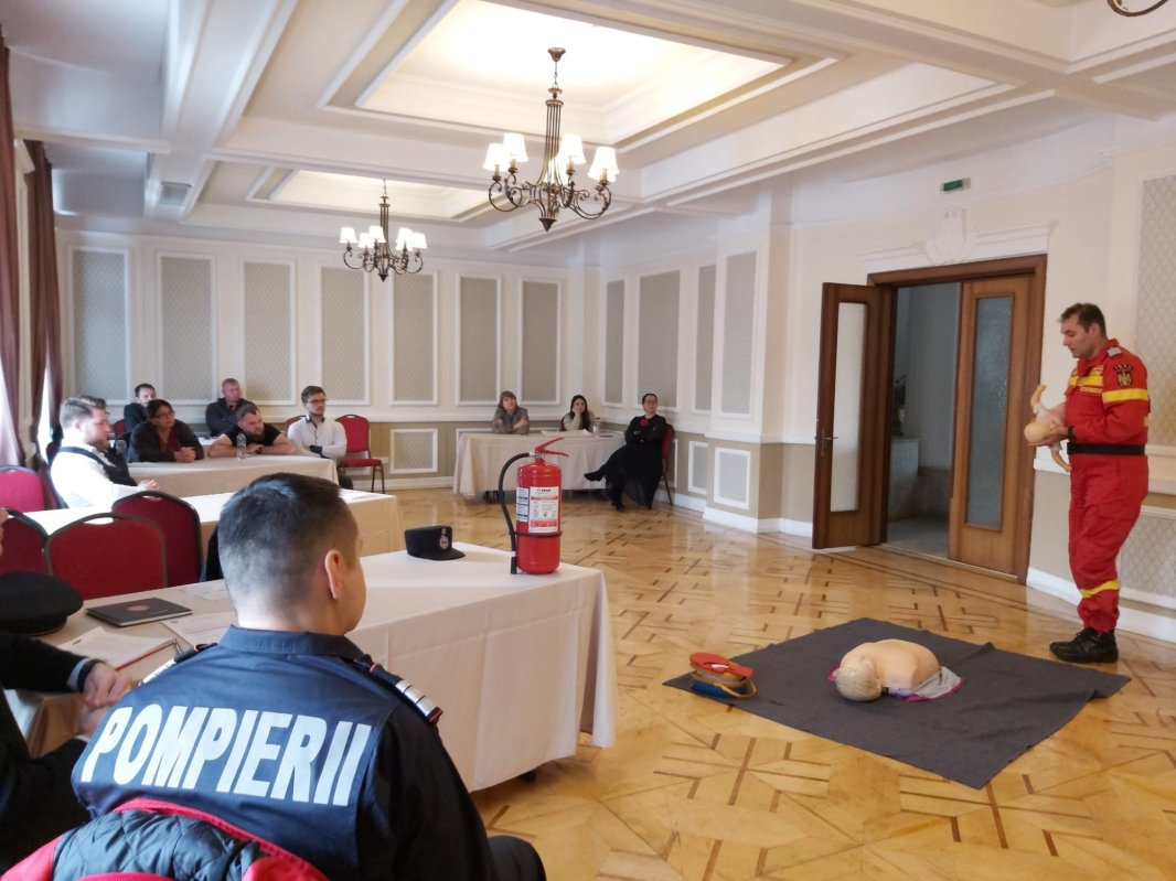Angajații Colegiului „Sfântul Nicolae” au învățat cum să acorde primul ajutor 243929