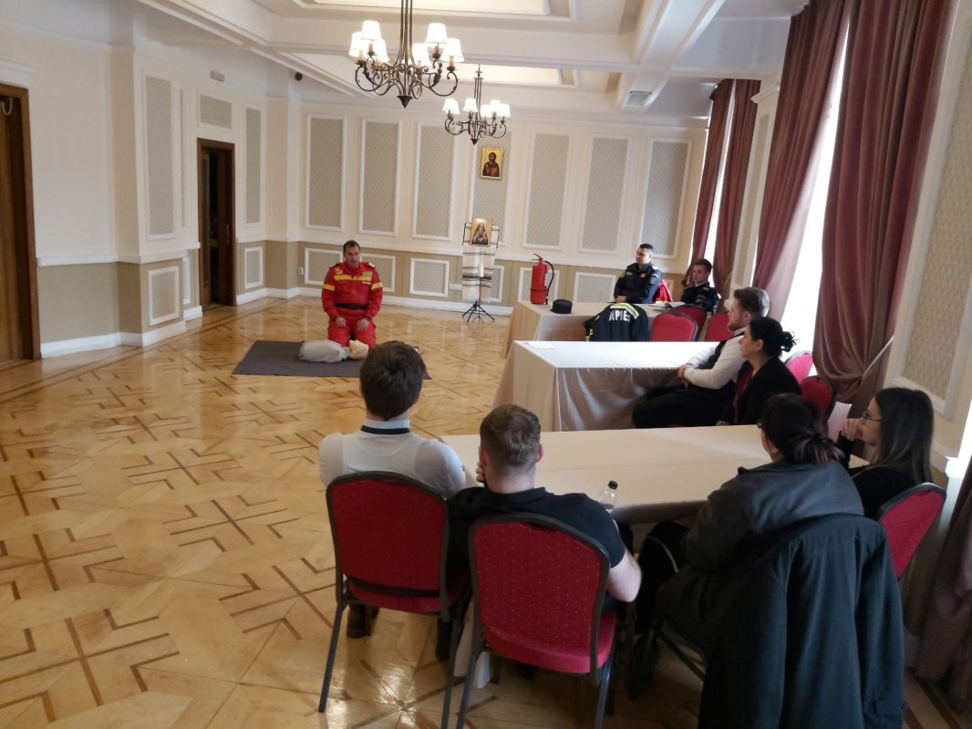 Angajații Colegiului „Sfântul Nicolae” au învățat cum să acorde primul ajutor 243930