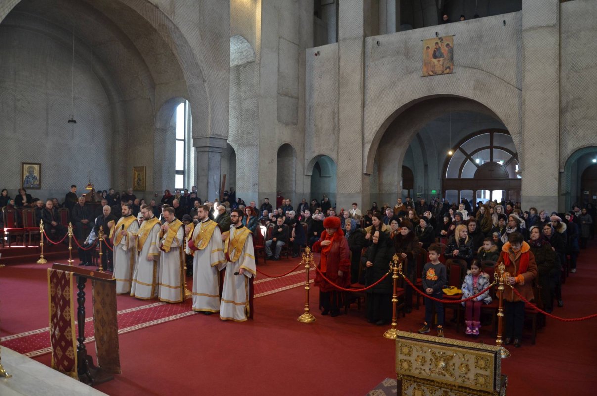 Începutul Triodului la Catedrala cu Soare 243948