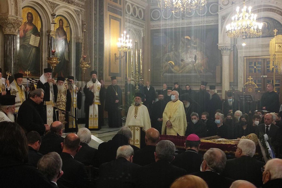 Mitropolitul Ioan Zizioulas a fost înmormântat la Atena 243875