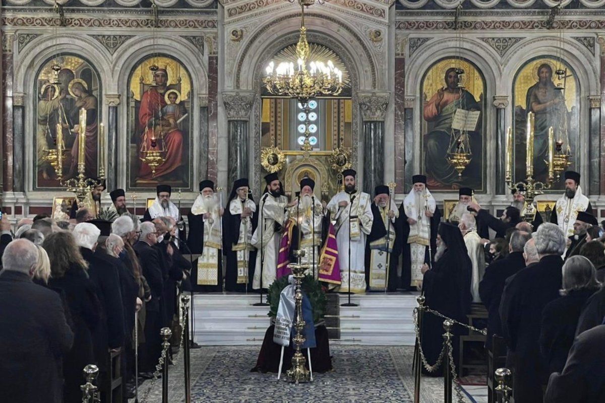 Mitropolitul Ioan Zizioulas a fost înmormântat la Atena 243876