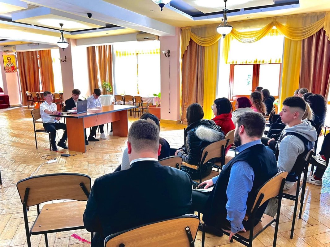 Evenimente bisericești dedicate tinerilor în Arhiepiscopia Târgoviștei 244130