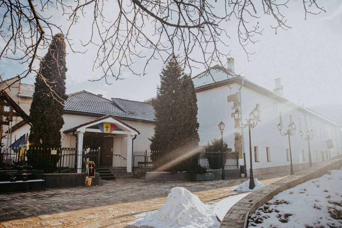 Vizită arhierească la Așezământul „Sfântul Vasile cel Mare” din Bistrița 244093