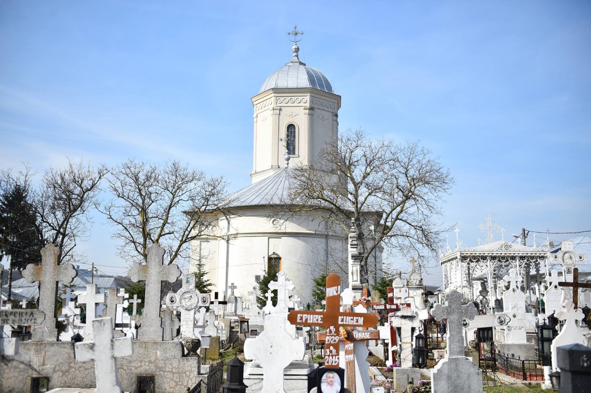 Anunț pentru concesionarii locurilor de înmormântare în cimitirul Mănăstirii Pasărea, județul Ilfov  244408