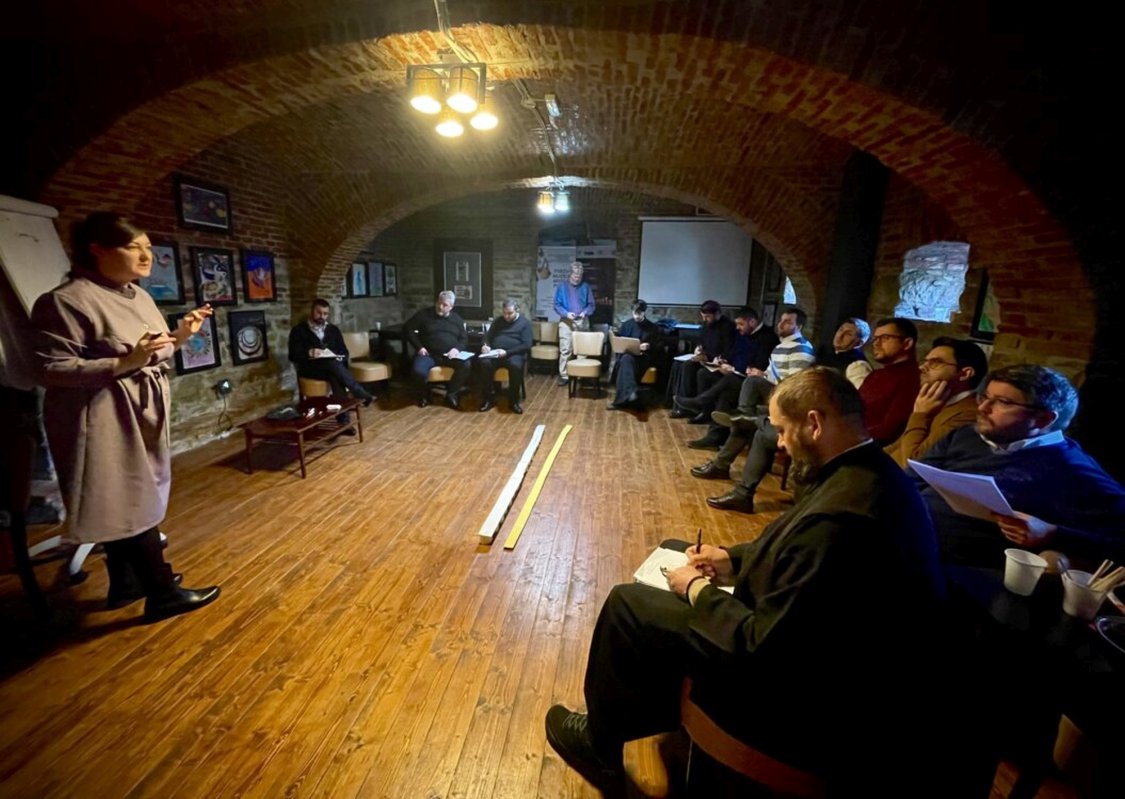 Întâlnire de formare a clericilor implicați în activitățile cu tinerii 244567