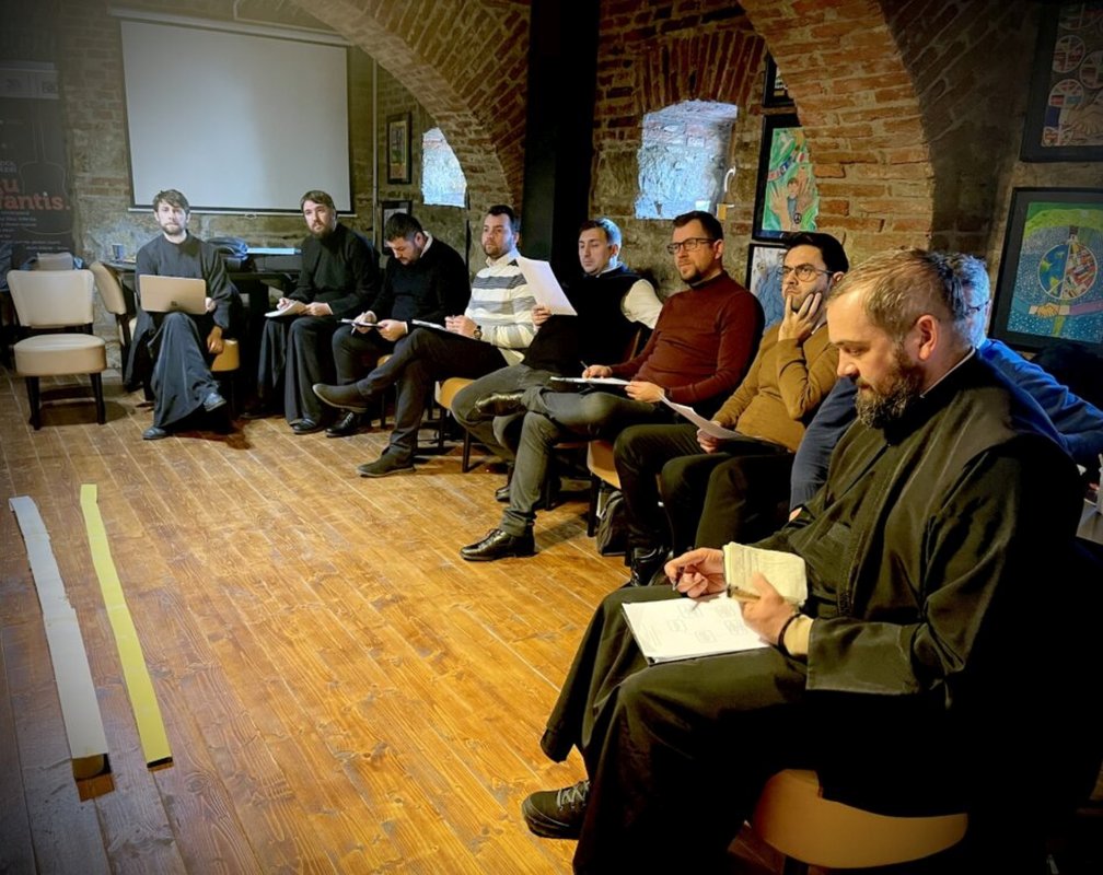 Întâlnire de formare a clericilor implicați în activitățile cu tinerii 244568