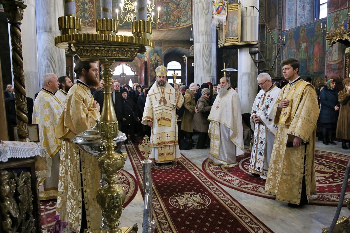 Slujbă arhierească la Biserica „Sfinții Apostoli Petru și Pavel”-Bărboi 244600