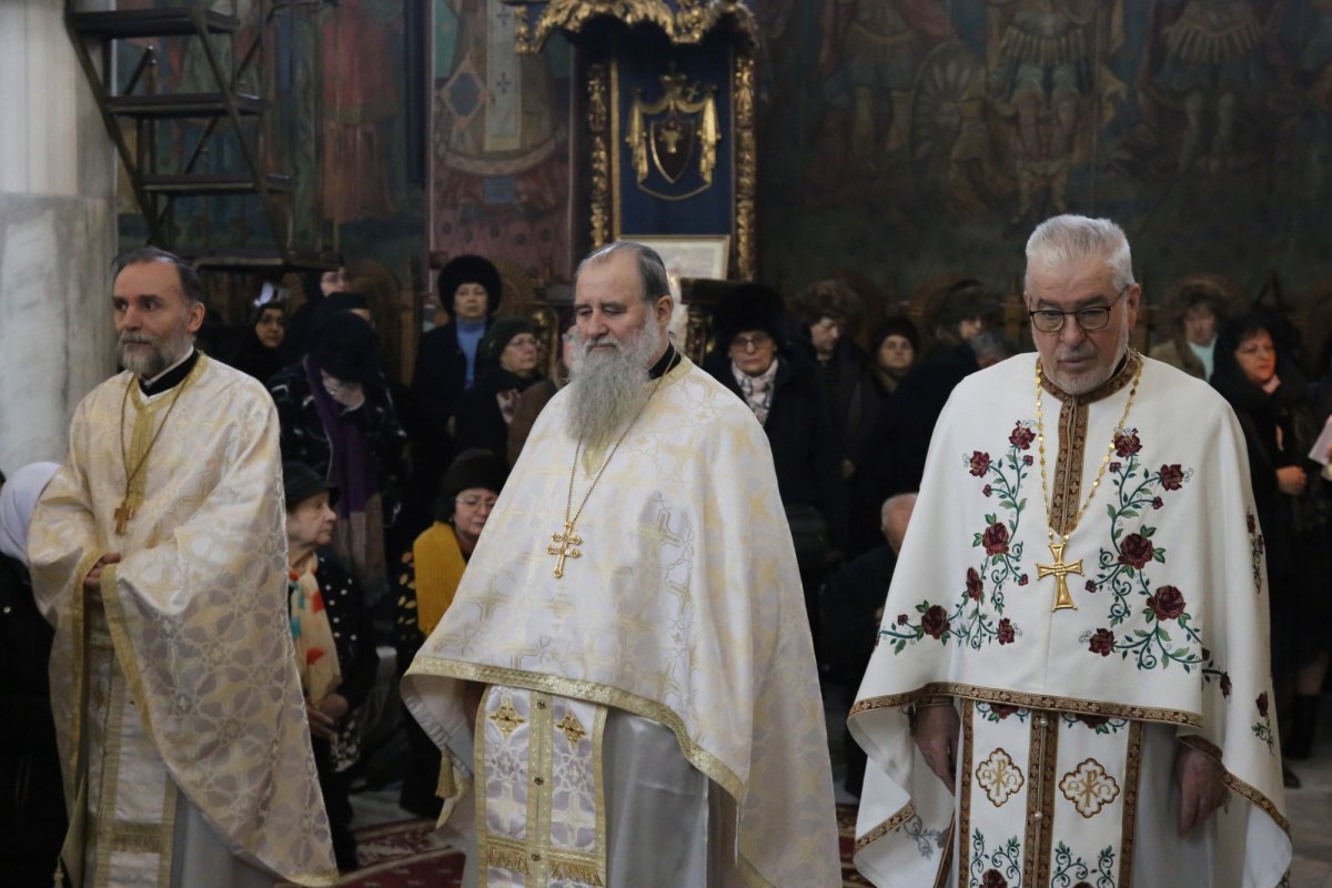 Slujbă arhierească la Biserica „Sfinții Apostoli Petru și Pavel”-Bărboi 244601
