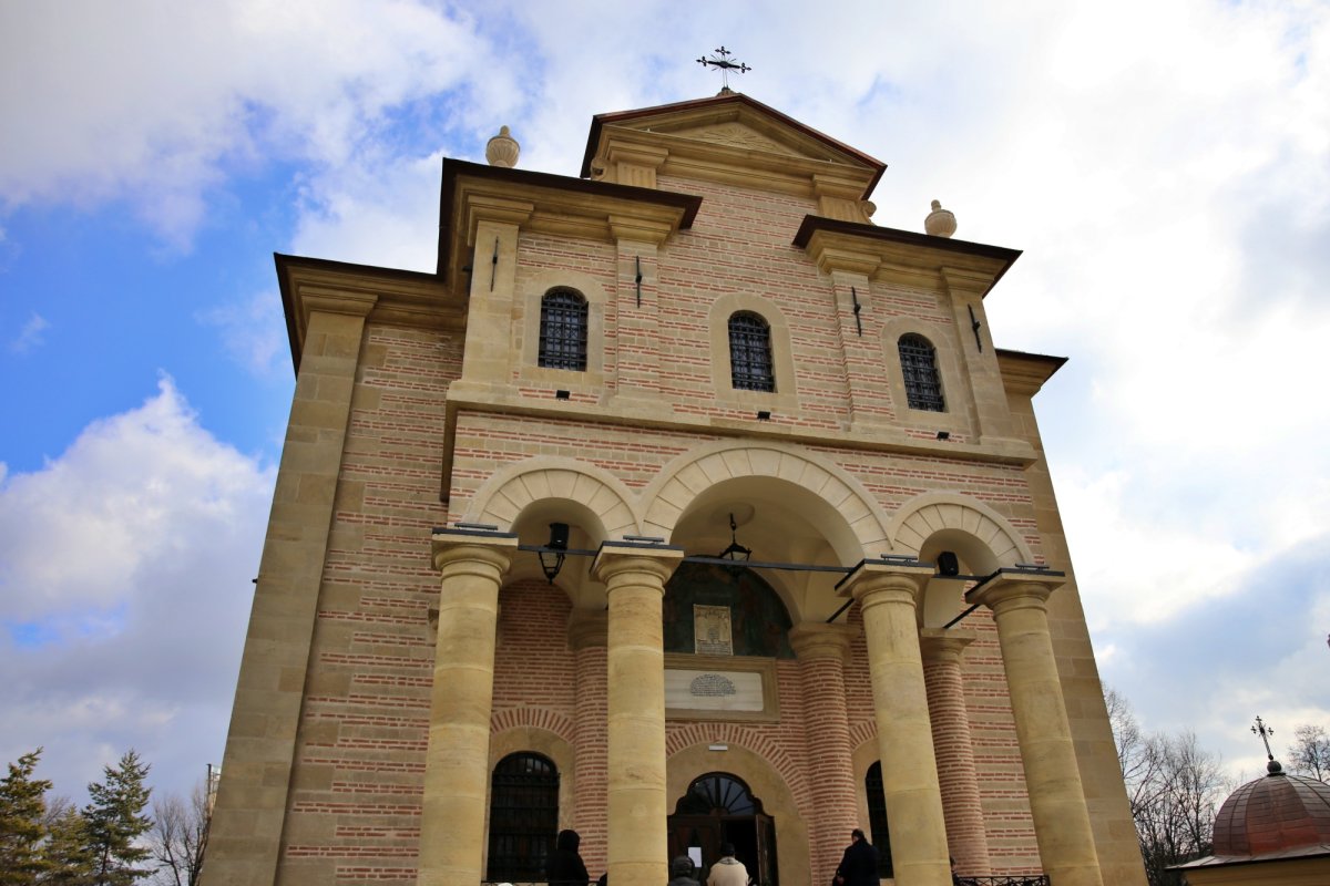 Slujbă arhierească la Biserica „Sfinții Apostoli Petru și Pavel”-Bărboi 244602