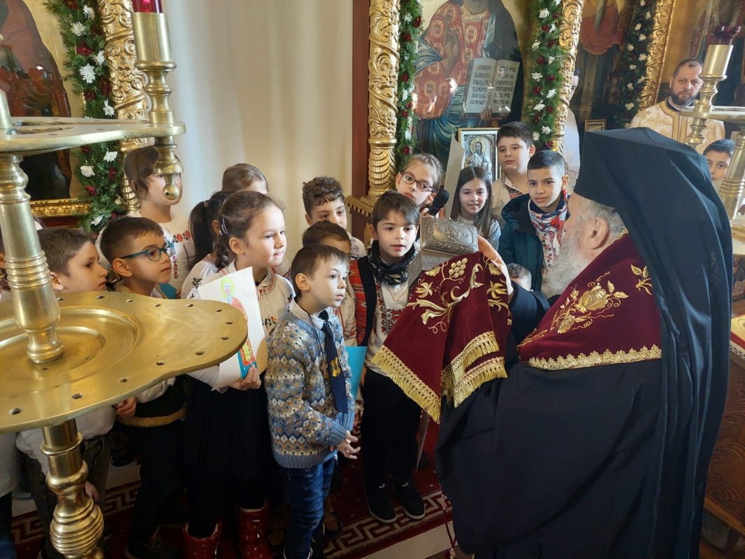 Zi de praznic la Biserica „Sfântul Haralambie” din Galaţi 244625