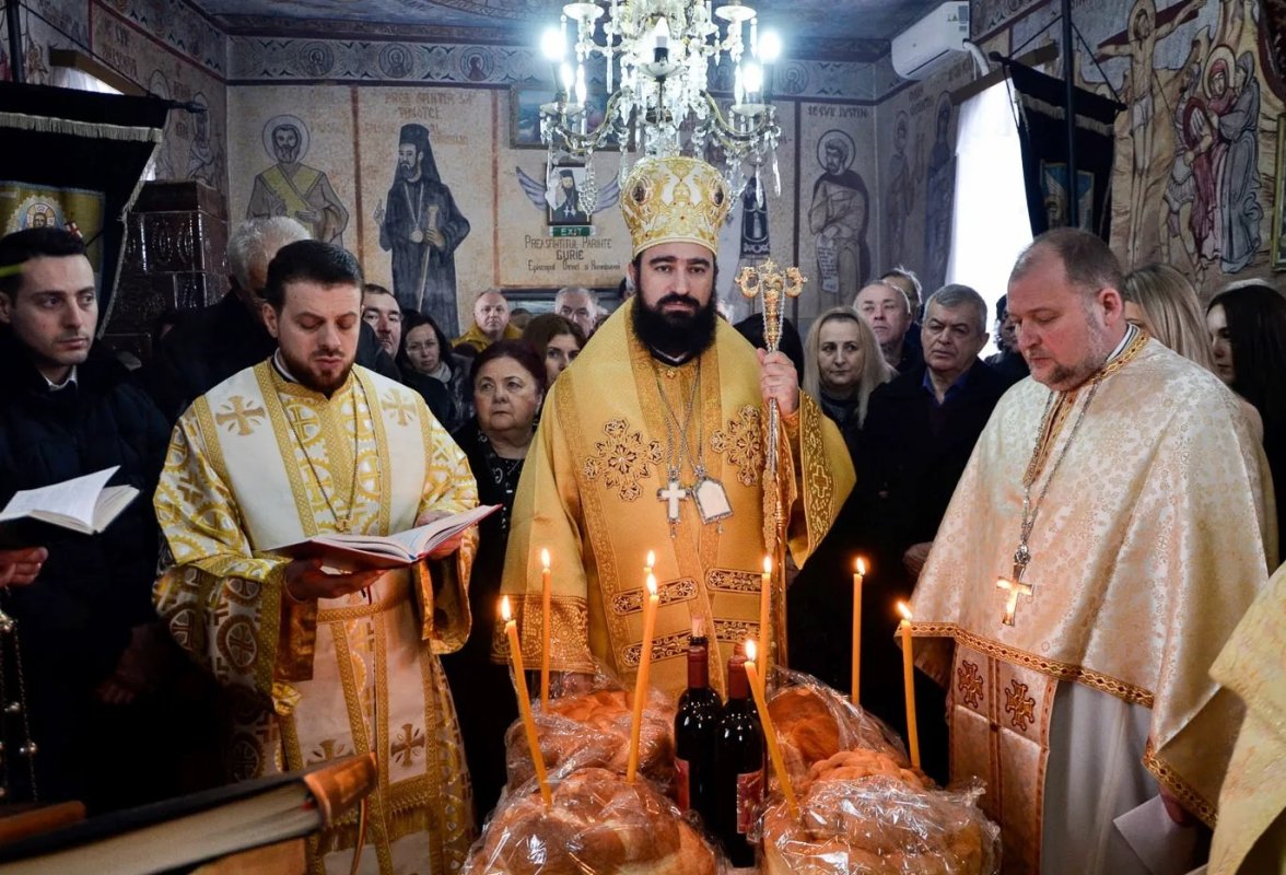 Binecuvântare arhierească în Parohia Sălașu de Sus, Hunedoara 244690