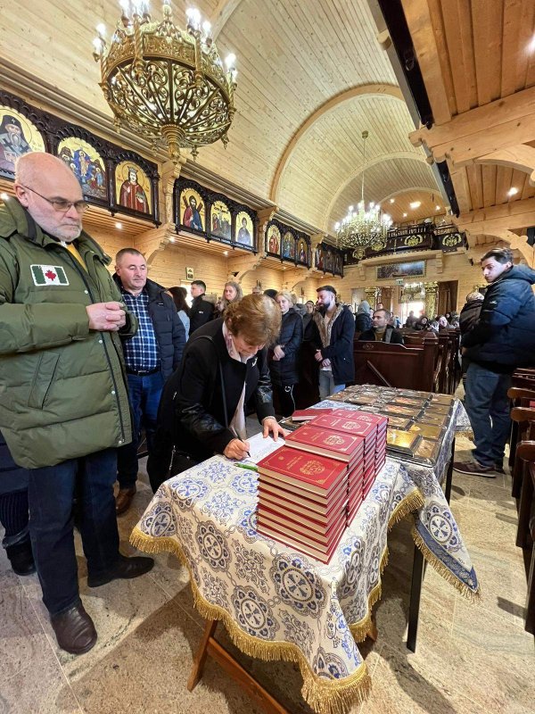 Noul Testament cu Psalmii oferit gratuit  de o parohie românească din Germania 244797