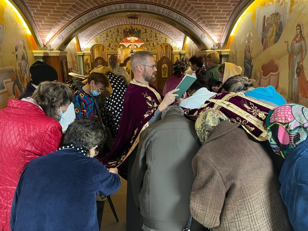 „Rugăciunea este leac pentru omul bolnav” 244670