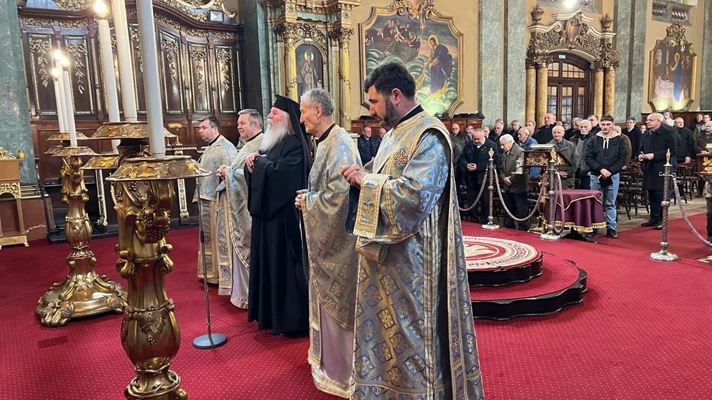 Vizită arhierească la Parohia „Adormirea Maicii Domnului” din Lugoj 244707