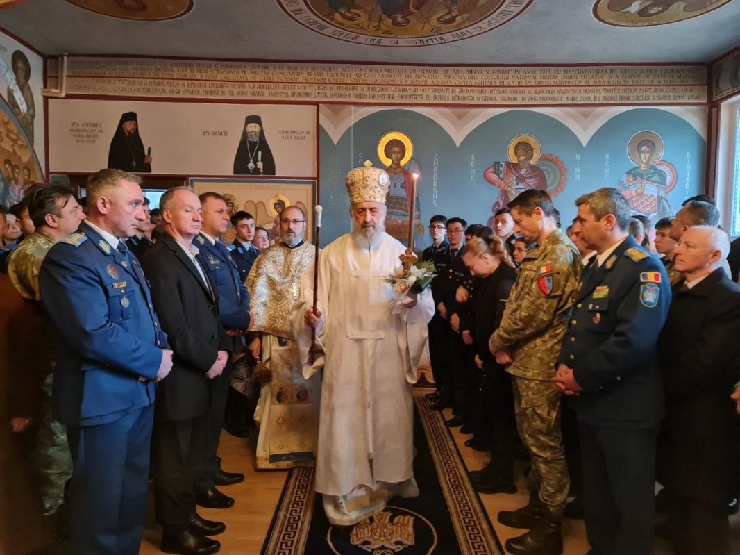 Târnosirea capelei Colegiului Naţional Militar „Mihai Viteazul” din Alba Iulia 244824
