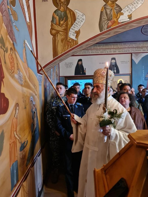 Târnosirea capelei Colegiului Naţional Militar „Mihai Viteazul” din Alba Iulia 244825