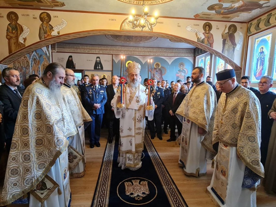 Târnosirea capelei Colegiului Naţional Militar „Mihai Viteazul” din Alba Iulia 244831