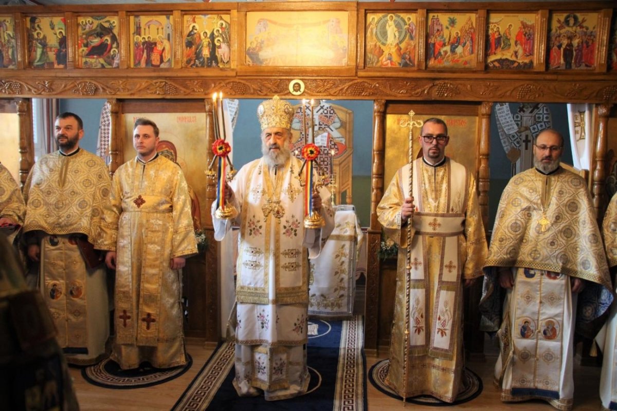 Târnosirea capelei Colegiului Naţional Militar „Mihai Viteazul” din Alba Iulia 244837