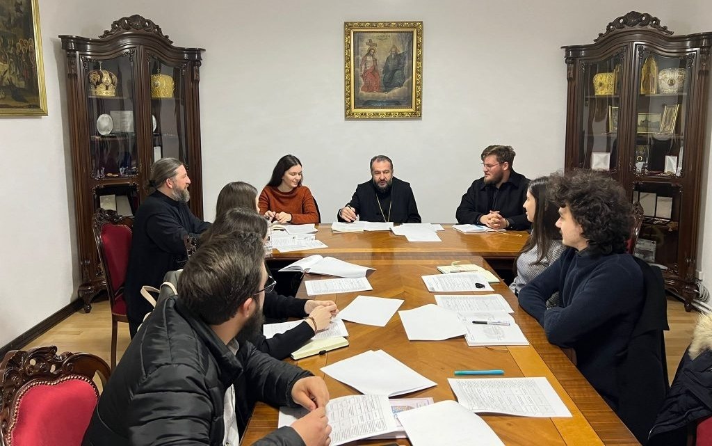 Proiectele destinate tinerilor în dezbatere la Centrul eparhial din Caransebeș 244913