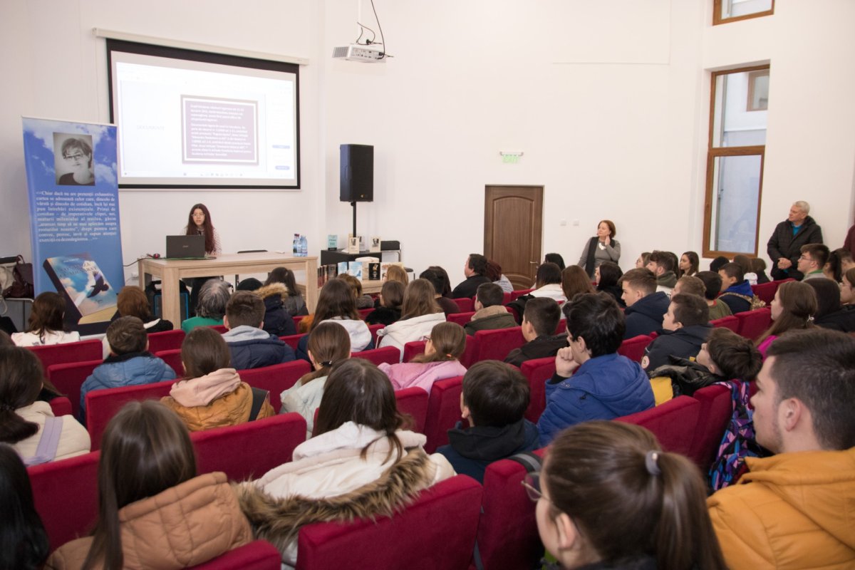 Evenimentul „Cartea - darul pe care îl deschizi iar și iar” la Nehoiu 245056