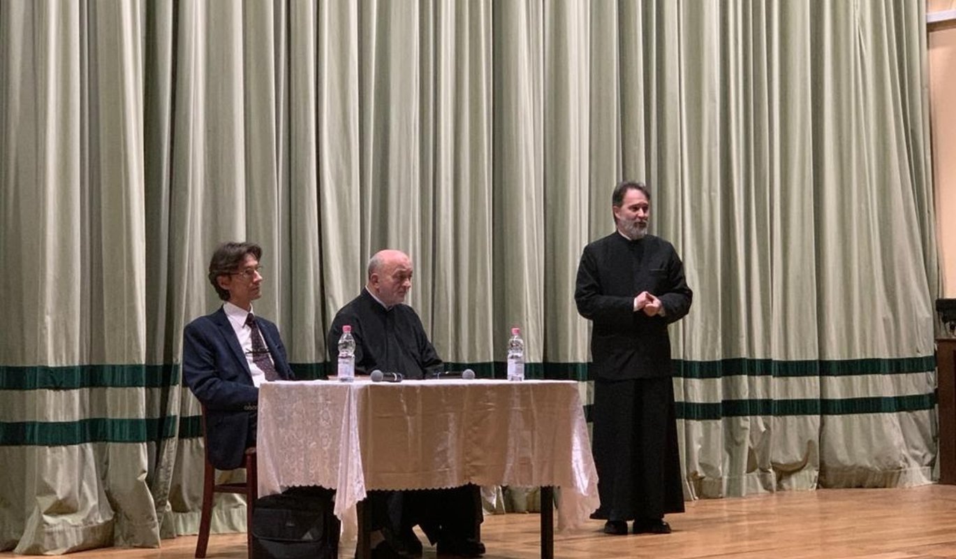 Conferința „Complexitatea lumii și prezența Duhului Sfânt în creație”, la Pitești  245307