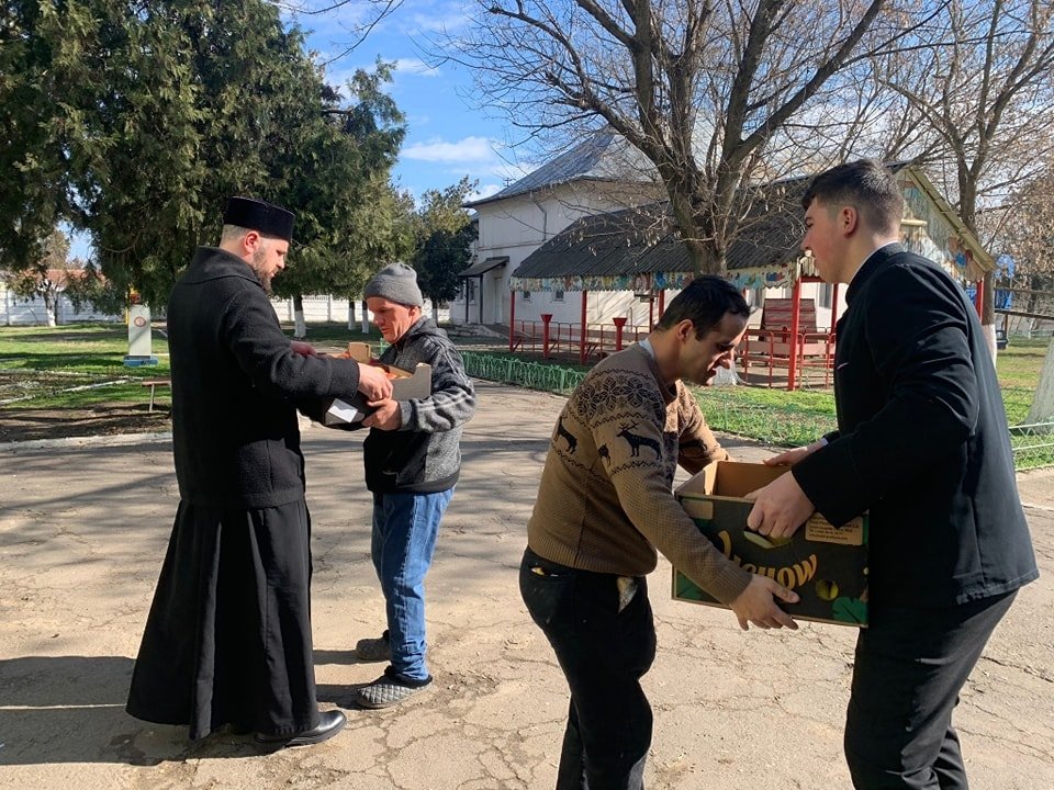 Daruri pentru semenii bolnavi  din localitatea Bărăganul 245405