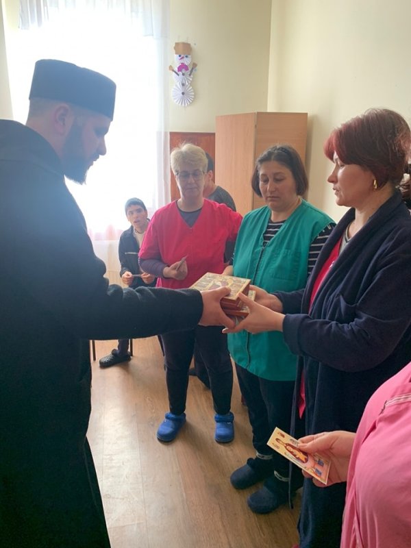 Daruri pentru semenii bolnavi  din localitatea Bărăganul 245406