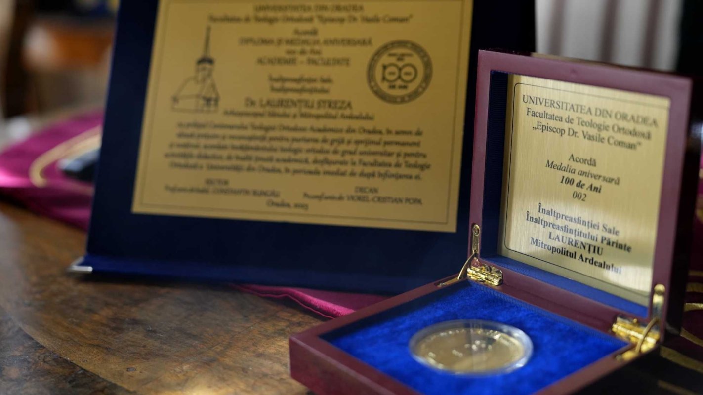 Medalie și diplome aniversare pentru Înaltpreasfințitul Mitropolit Laurențiu 245374