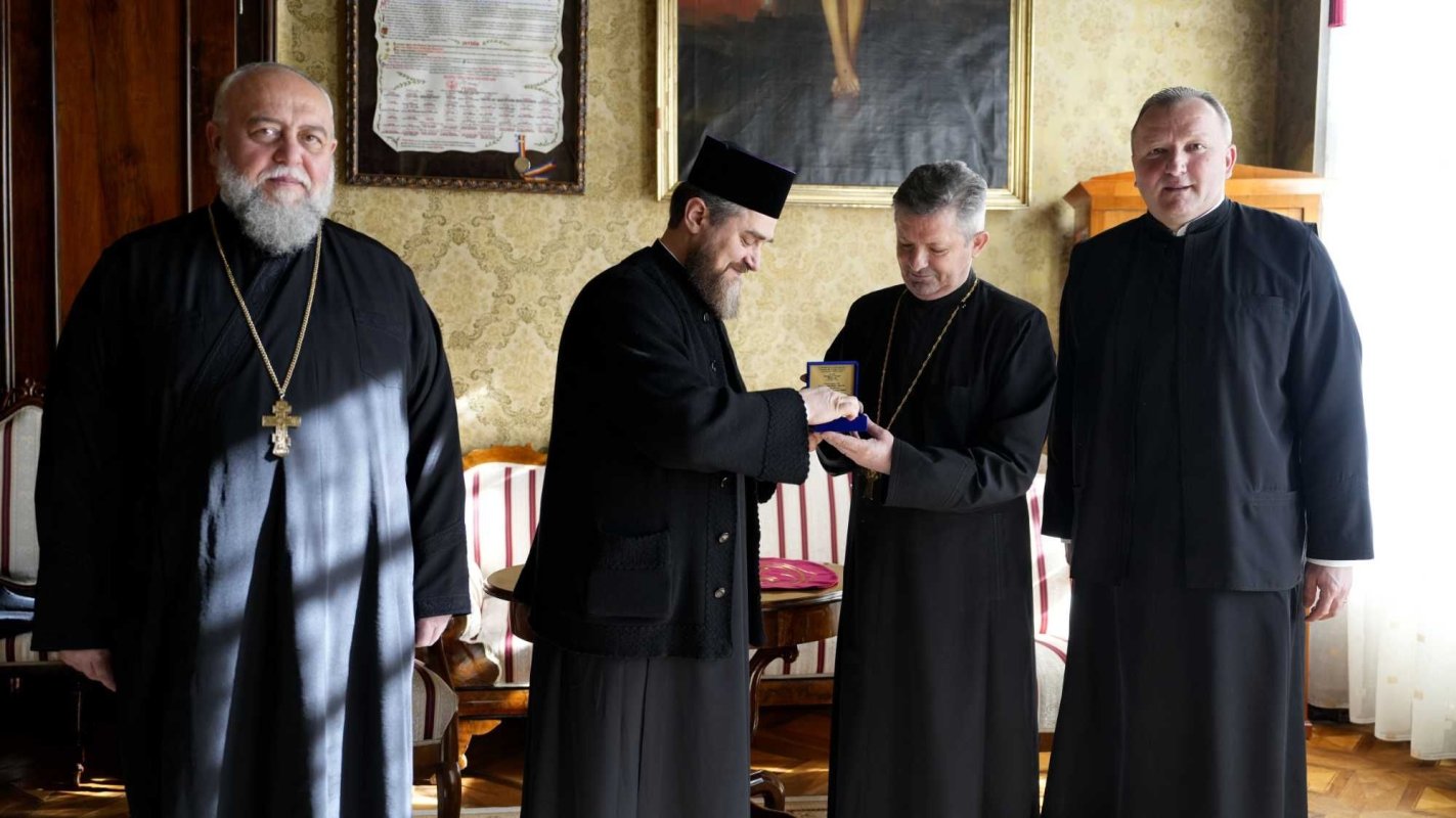 Medalie și diplome aniversare pentru Înaltpreasfințitul Mitropolit Laurențiu 245376