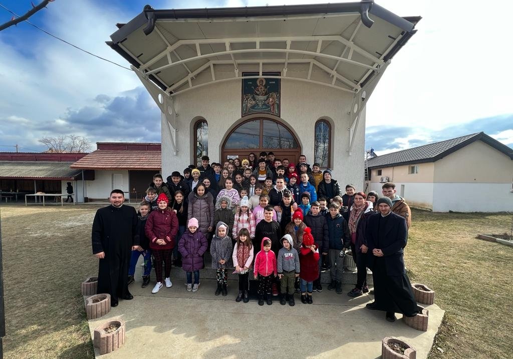 Activități cu tinerii în cadrul proiectului „Lumină din Lumină” în Eparhia Craiovei 245473