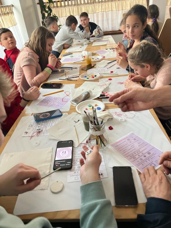 Activități cu tinerii în cadrul proiectului „Lumină din Lumină” în Eparhia Craiovei 245474