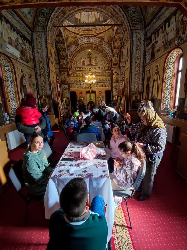 Activități cu tinerii în cadrul proiectului „Lumină din Lumină” în Eparhia Craiovei 245476