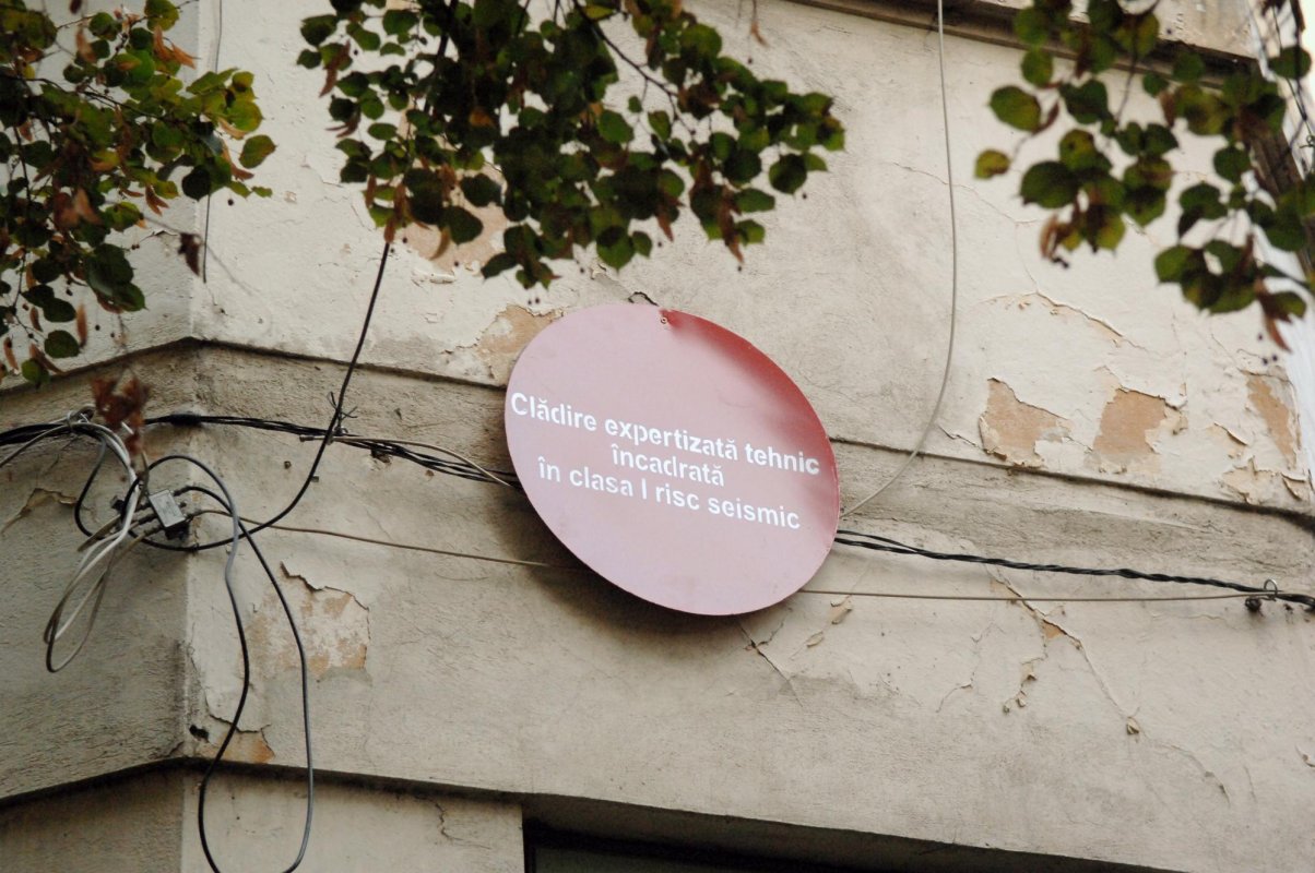 Elevii din școlile cu risc seismic vor fi relocați 245419
