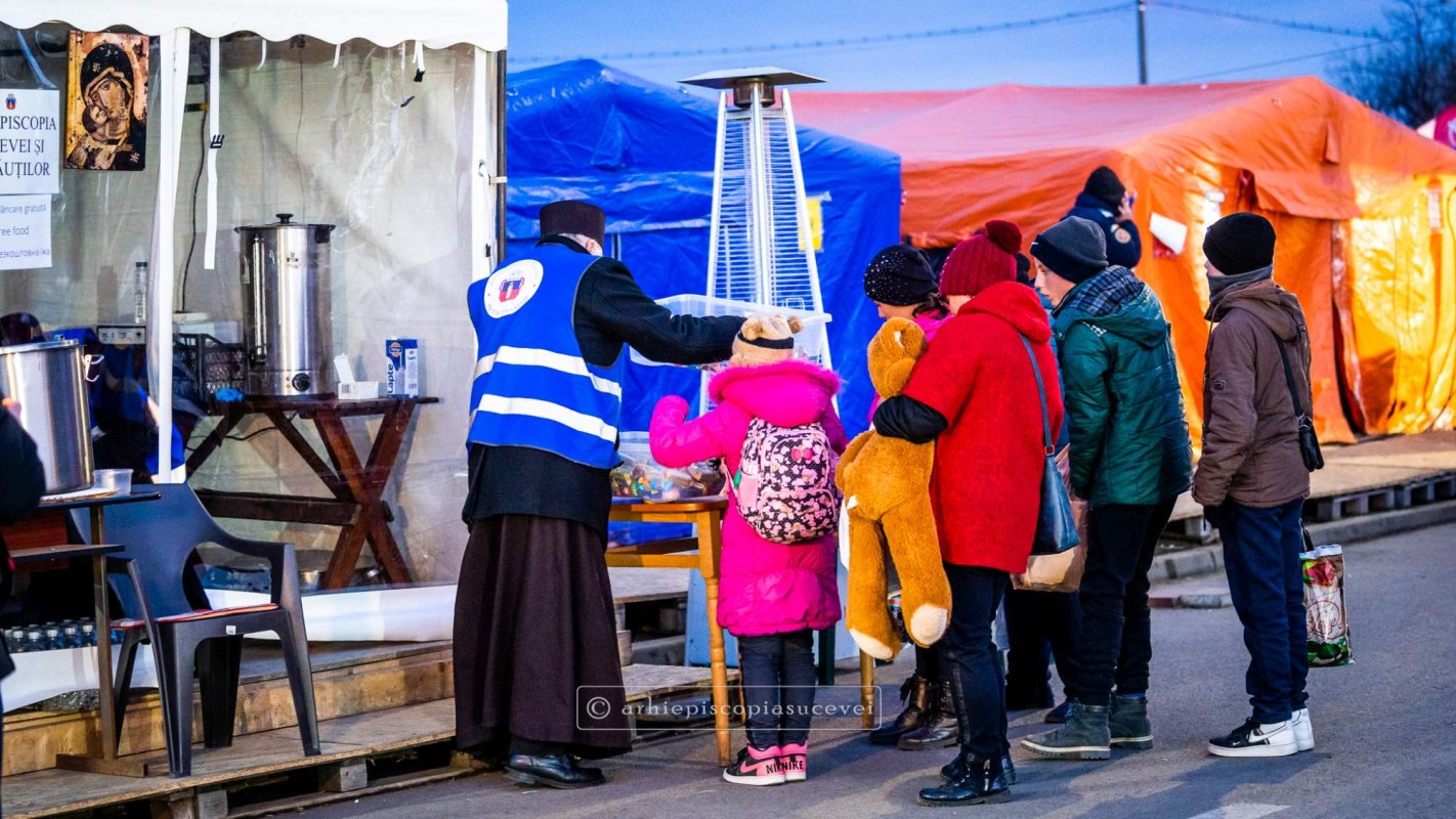 Sprijin oferit de Arhiepiscopia Sucevei și Rădăuților celor afectați de războiul din Ucraina 245520