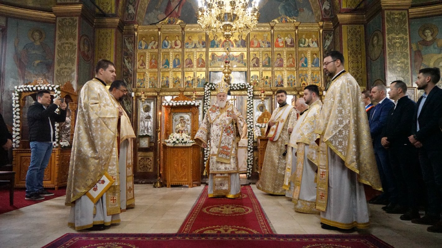 Rugăciune și moment artistic la o parohie din Călărași 245709