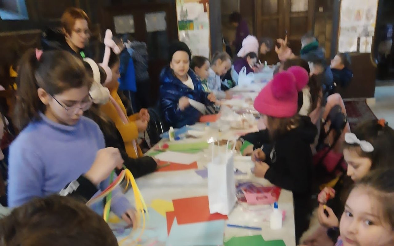 Atelier de confecționat mărțișoare la o parohie prahoveană  245843