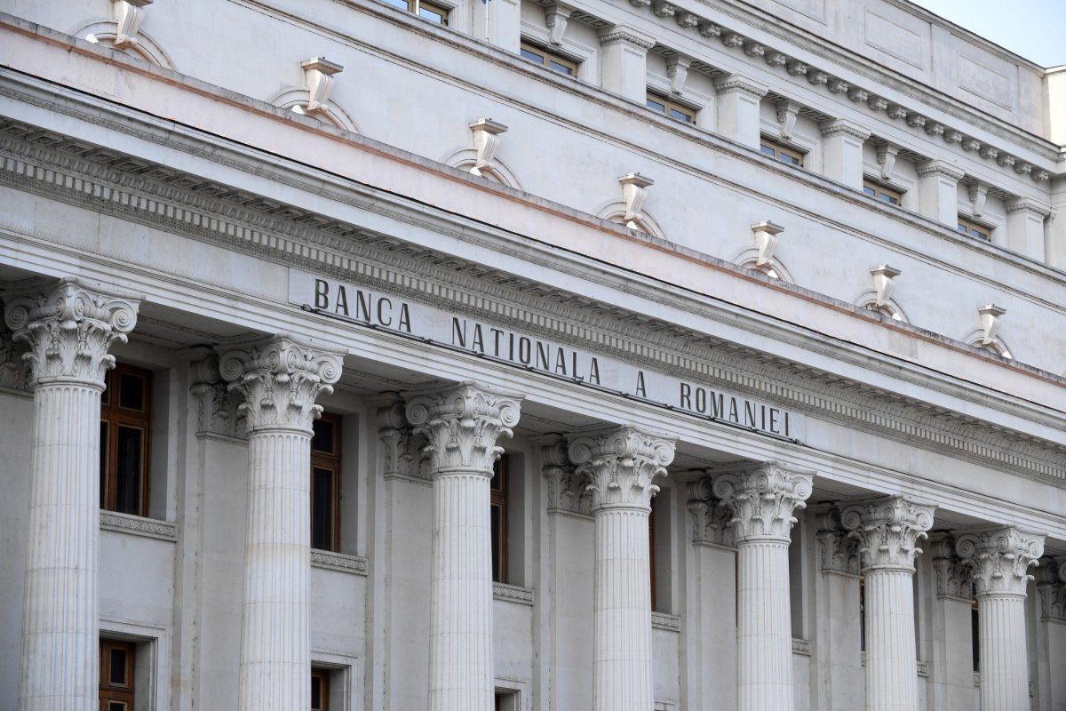 Mai puţine credite neperformante 245797