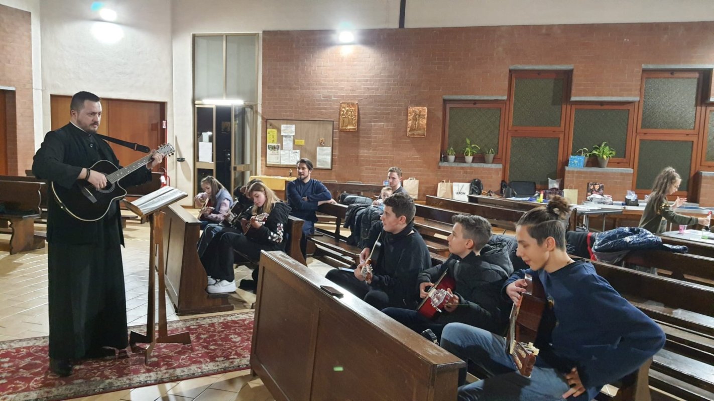 Lucrarea catehetică în Episcopia Italiei, temelie a vieții duhovnicești 246094