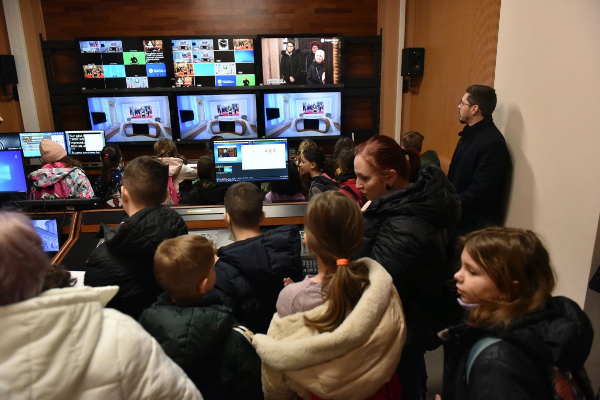 „Școala altfel” la sediul Televiziunii TRINITAS TV 246097