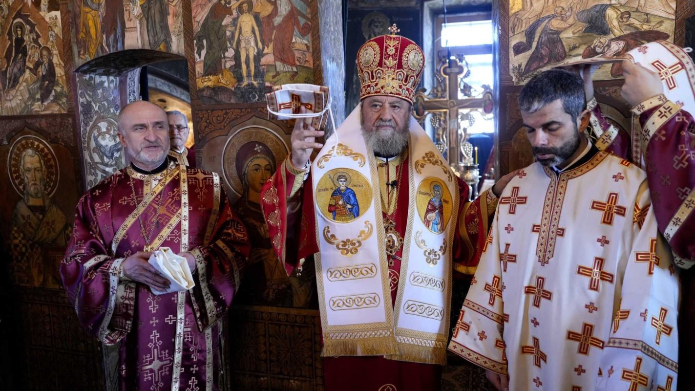 Hramul Bisericii „Sfântul Teodor Tiron” din Sâmbăta de Sus, județul Brașov 246444