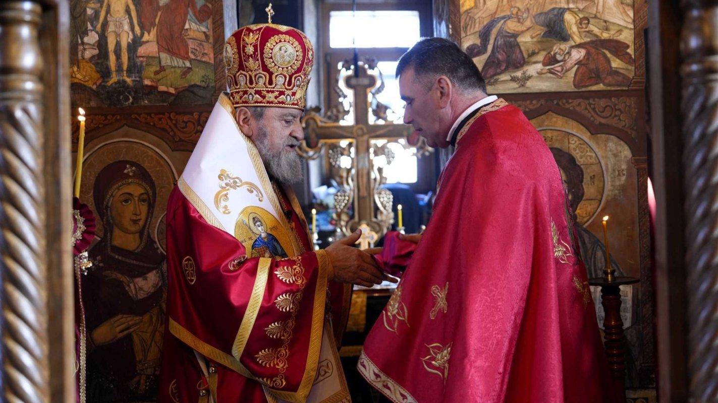 Hramul Bisericii „Sfântul Teodor Tiron” din Sâmbăta de Sus, județul Brașov 246445