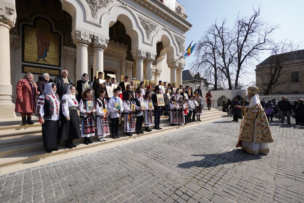 Icoana lui Hristos, chipul strălucitor al frumuseţii Tatălui 246495
