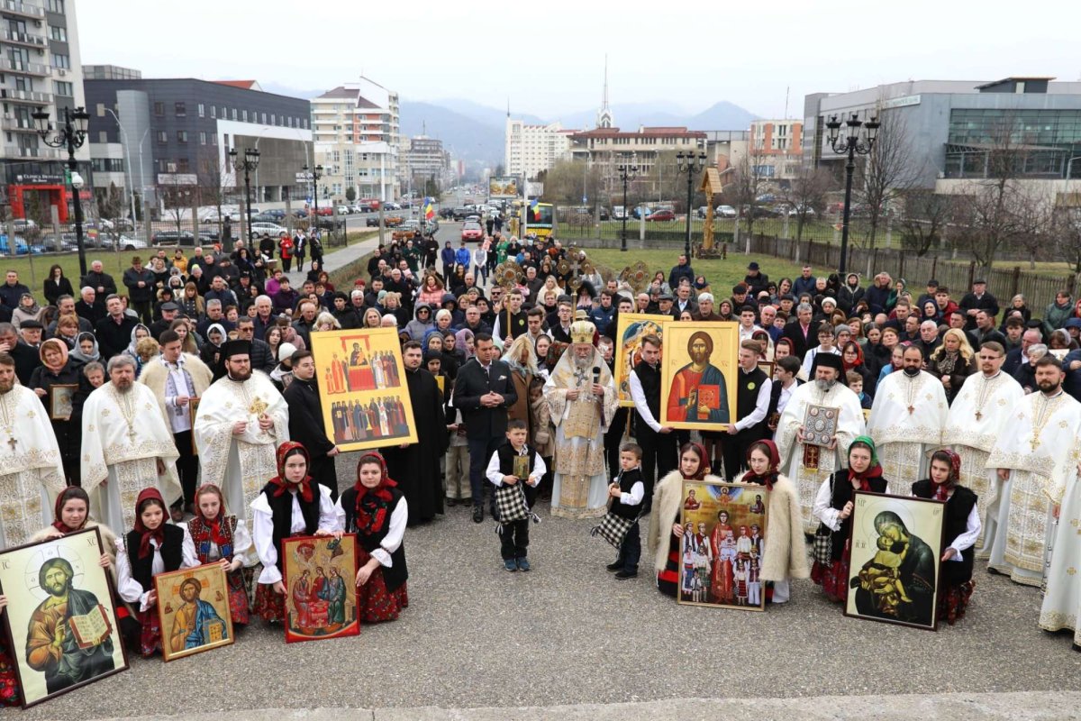 Procesiune la Catedrala Episcopală din Baia Mare în Duminica Ortodoxiei 246528