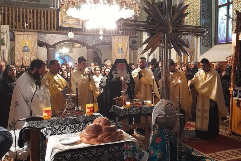 Sfințirea crucii de pe turla unei biserici timișene 246654