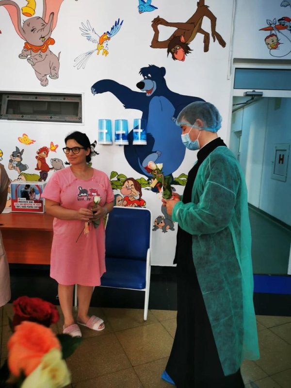 Acţiune dedicată mamelor desfăşurată de Asociaţia „Studenţi pentru Viaţă” 246861