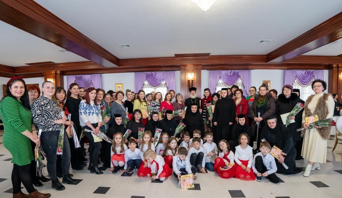 Recunoștință pentru femei la Centrul eparhial din Roman 246819