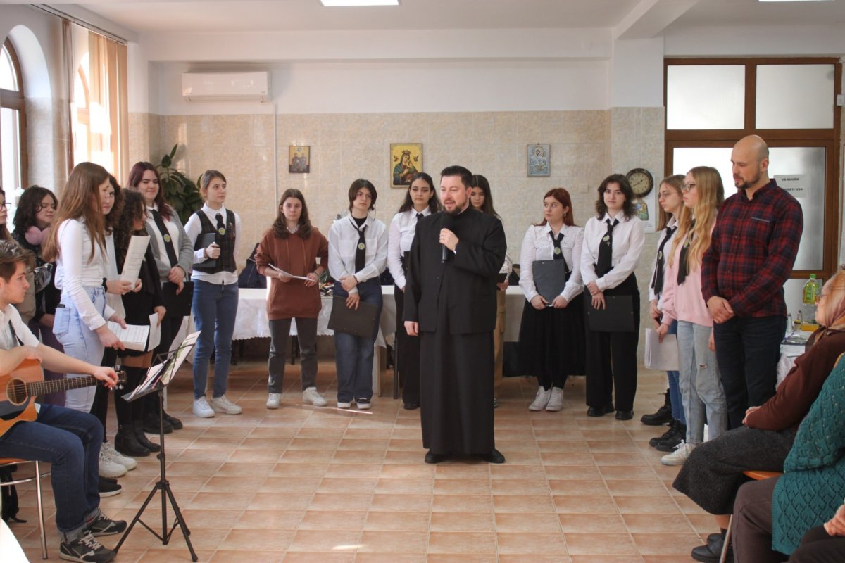 Zi de sărbătoare şi comuniune pentru vârstnicii gălăţeni 246832