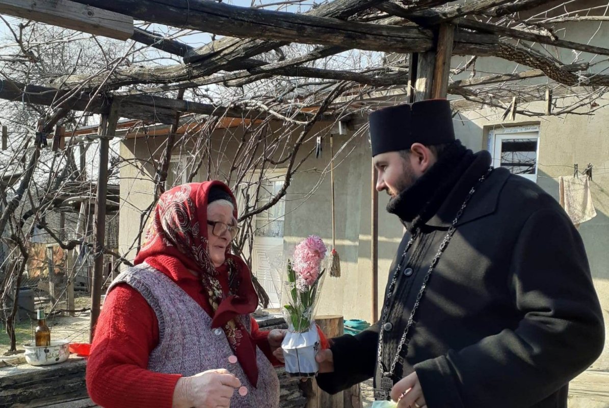 Acțiune socială dedicată bătrânelor dintr‑o parohie prahoveană 246984