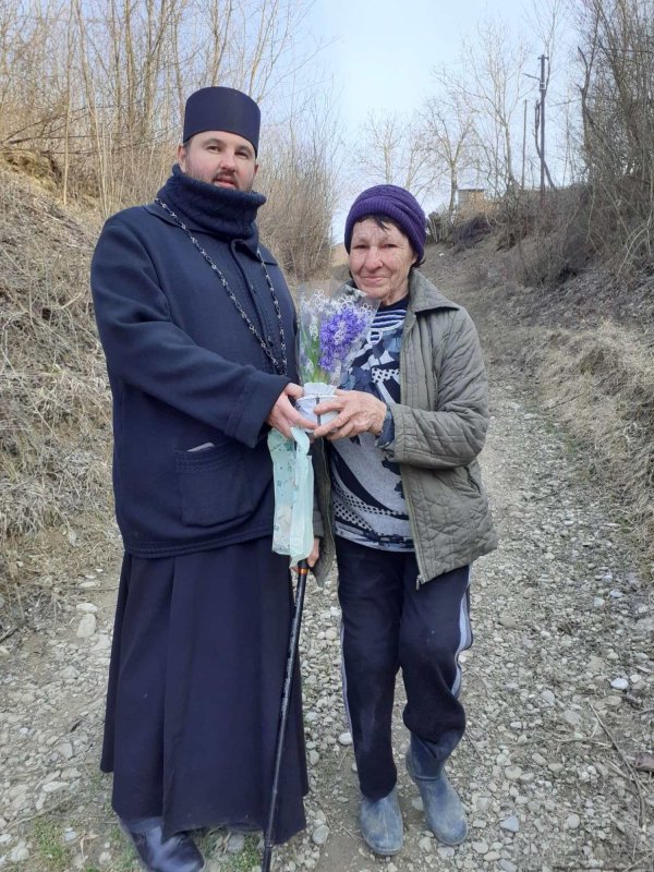 Acțiune socială dedicată bătrânelor dintr‑o parohie prahoveană 246986